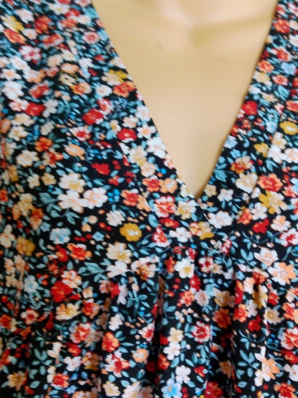 EMERY ROSE DRESS WITH BOTTOM RUFFLE SIZE L GOOD CONDITION - Picture 5 of 7
